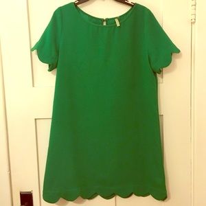 MITTOSHOP | Green Scalloped Shift Dress